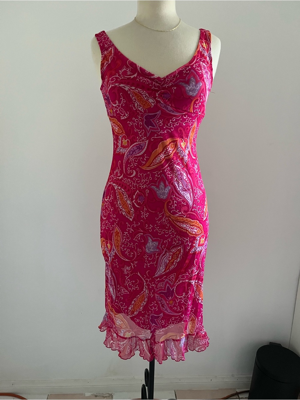 90s/Y2K California Concepts Pink Paisley Mesh Ruffle Hem Sheath Dress V-Neck S